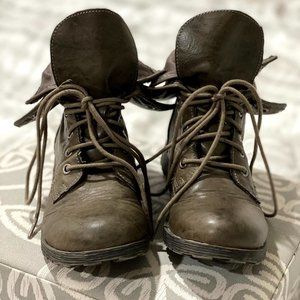 Combat boots, lace up, floral pattern